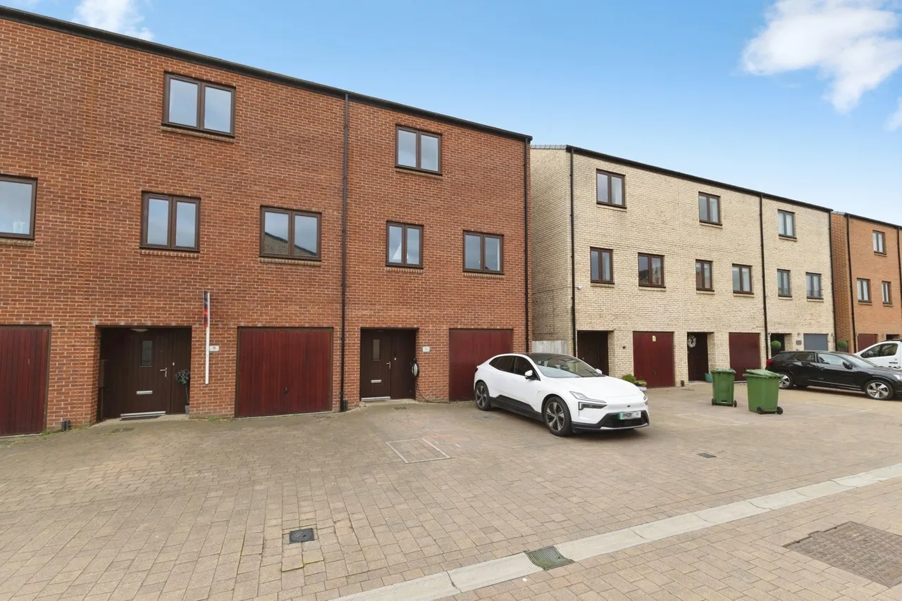 4 bed house for sale — Grainton Court, Stockton-On-Tees, TS18