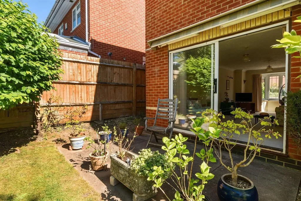 Hunters Chase, Caversham, photo 28