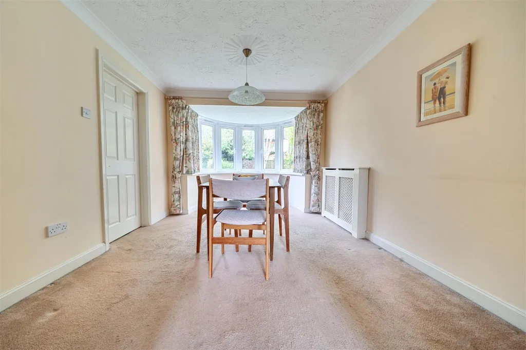 Hunters Chase, Caversham, photo 11
