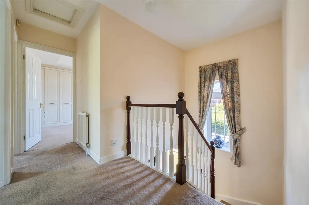Hunters Chase, Caversham, photo 18