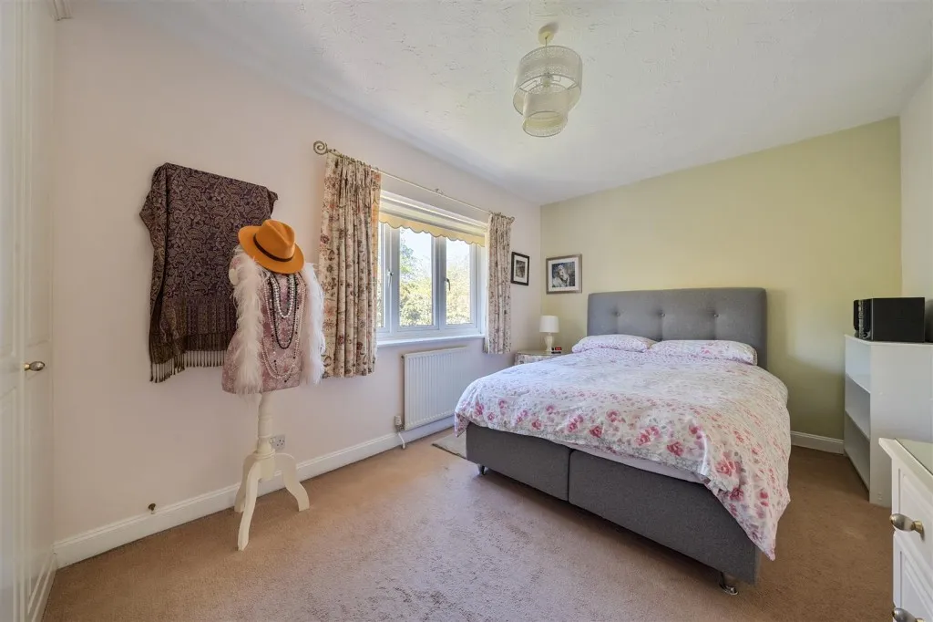 Hunters Chase, Caversham, photo 26