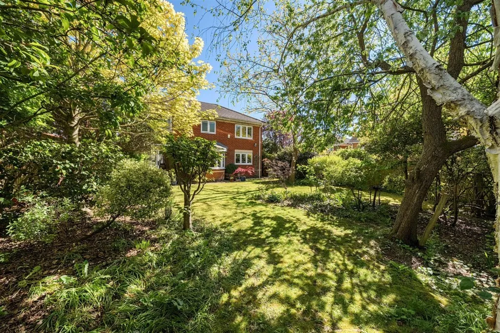 Hunters Chase, Caversham, photo 31