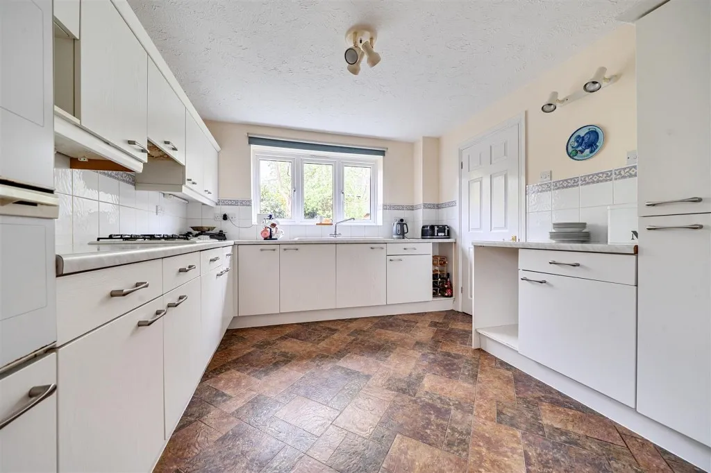 Hunters Chase, Caversham, photo 12