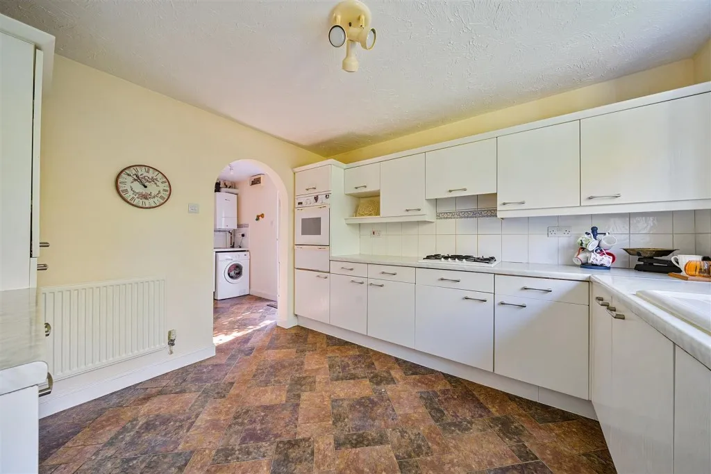 Hunters Chase, Caversham, photo 13