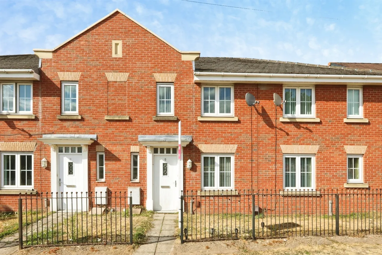 3 bed house for sale — West End Terrace, New Rossington, Doncaster
