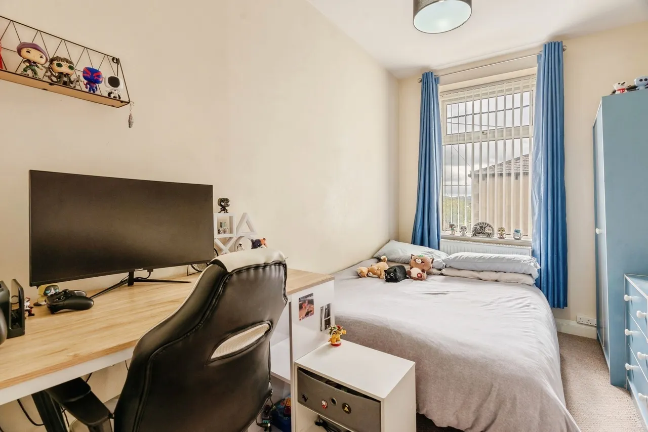 Brunshaw Road, Burnley, BB10, photo 15