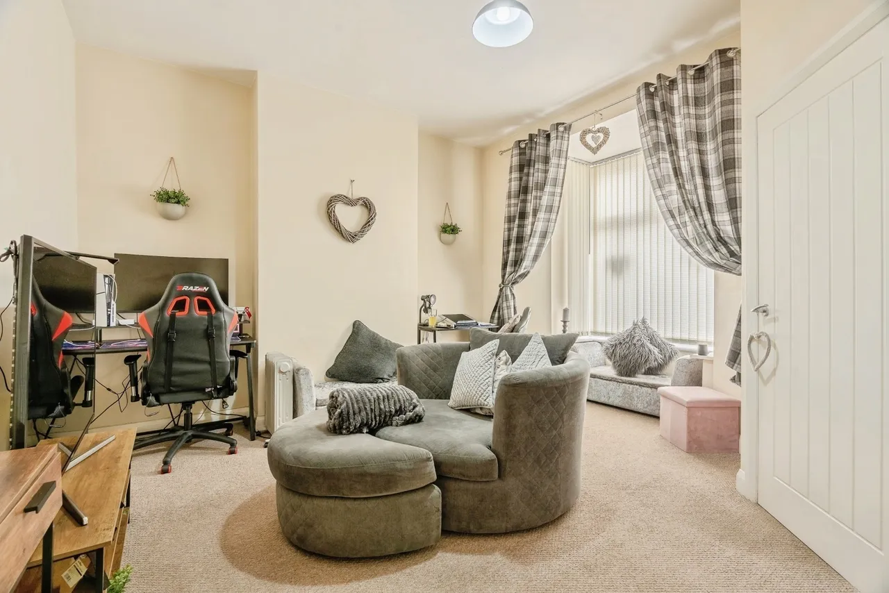 Brunshaw Road, Burnley, BB10, photo 5