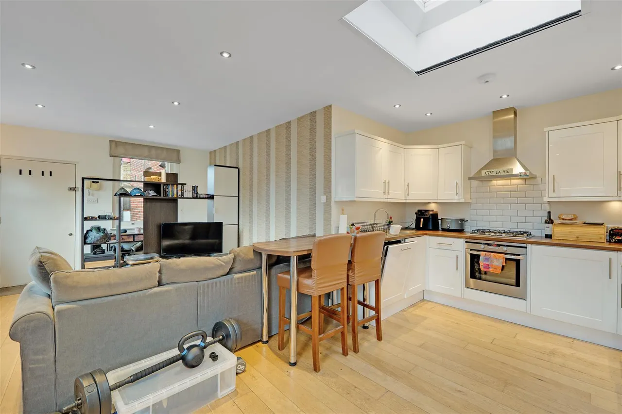 High Street, Hampton Hill, TW12, photo 5