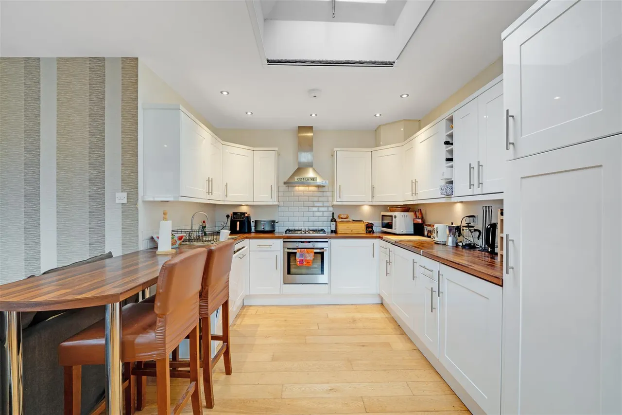 High Street, Hampton Hill, TW12, photo 3