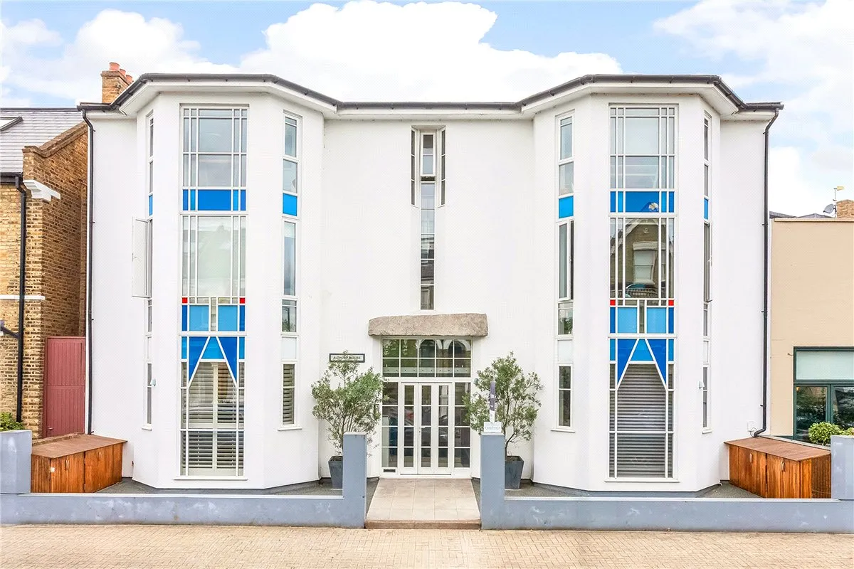 2 bed flat for sale, Althorp Road, London, SW17
