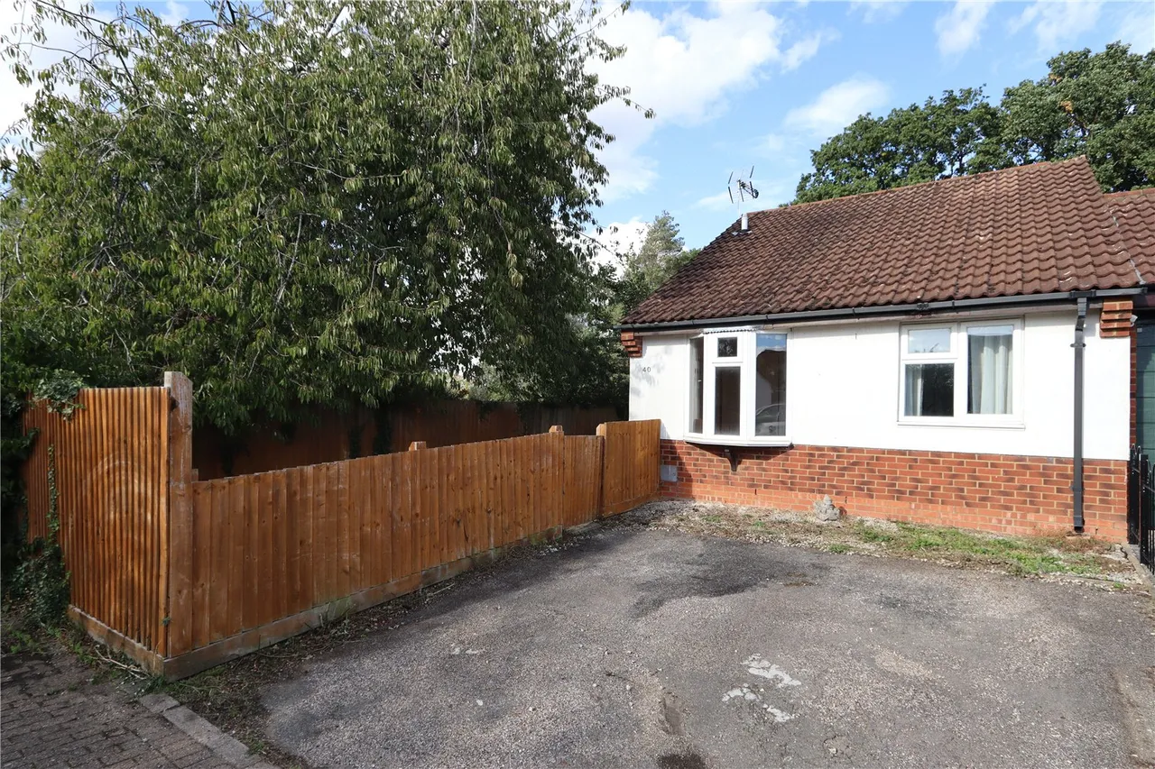 2 bed house for sale, Furzton, Milton Keynes