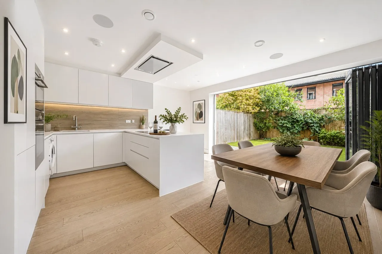 Noel Square, Teddington, TW11, photo 3