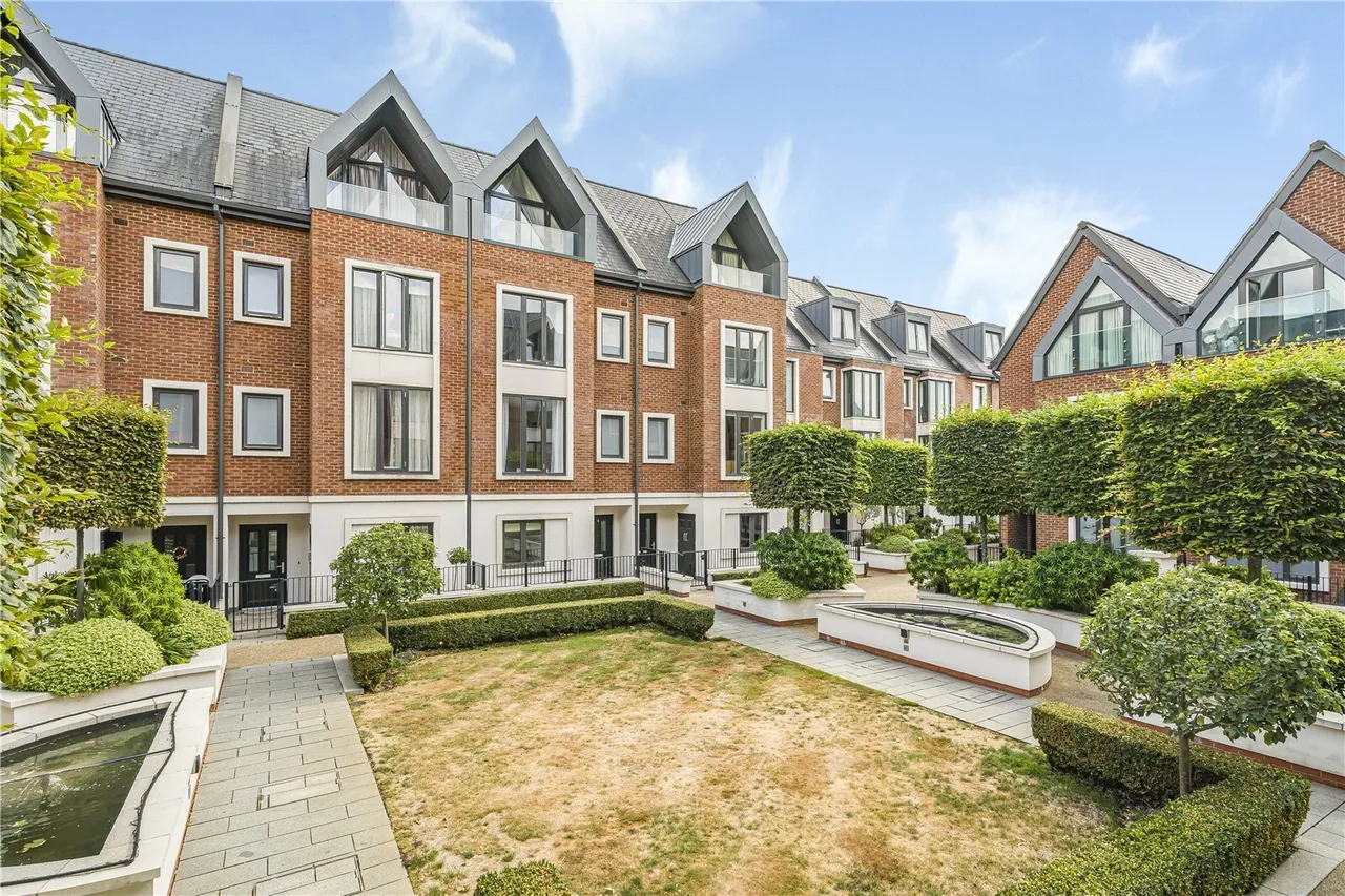 4 bed house for sale, Noel Square, Teddington, TW11