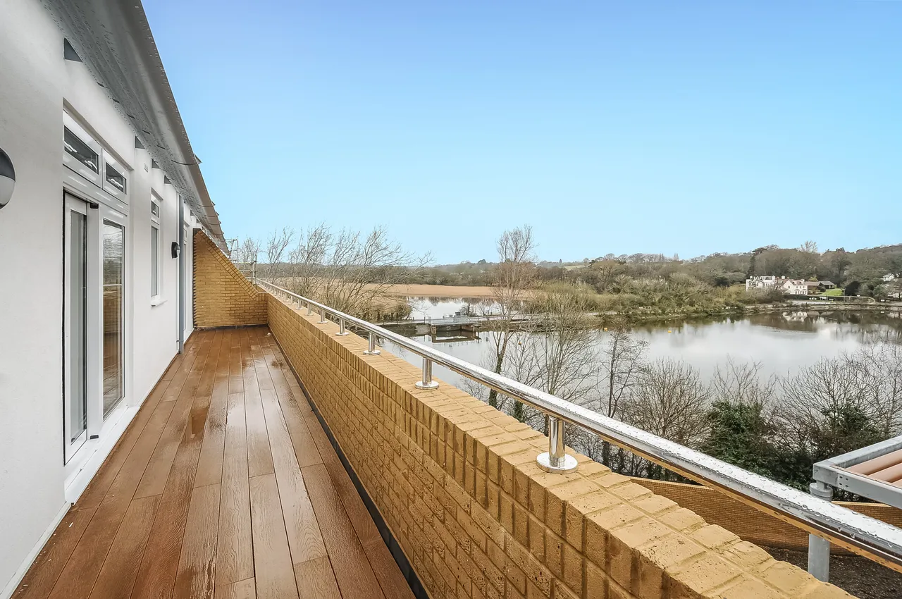 2 bed flat to rent — Almansa Way, Lymington, SO41