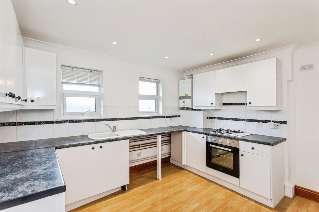 Daws Heath Road, Benfleet, SS7, photo 8