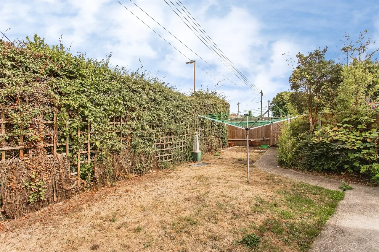 Daws Heath Road, Benfleet, SS7, photo 12