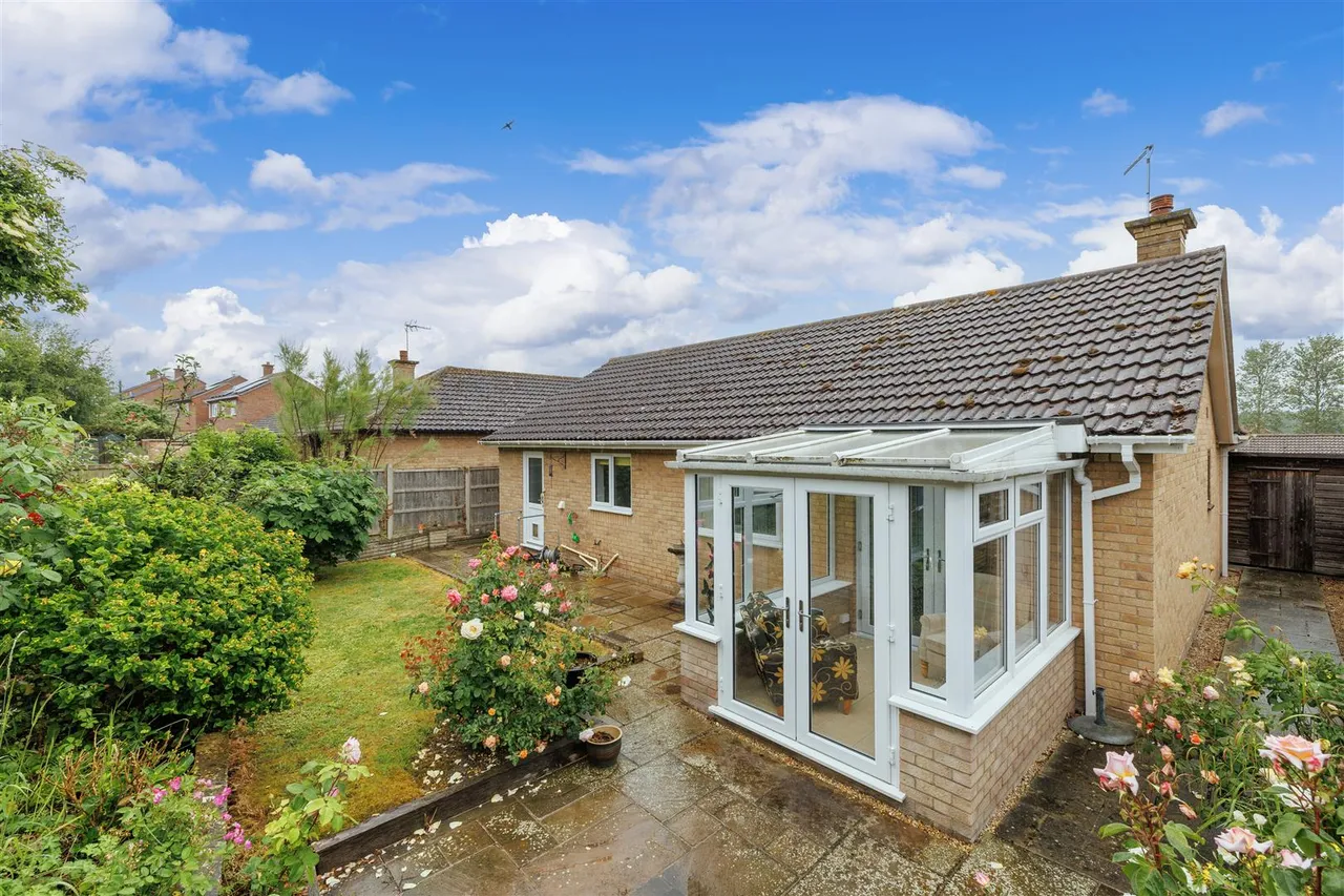 2 bed house for sale, Dukes Drive, Halesworth, IP19