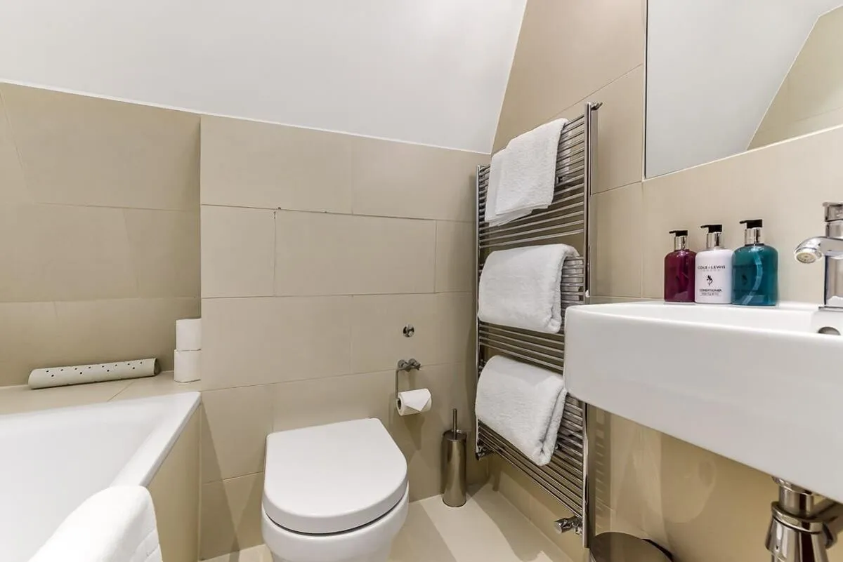 Tavistock Place, London, WC1H, photo 5