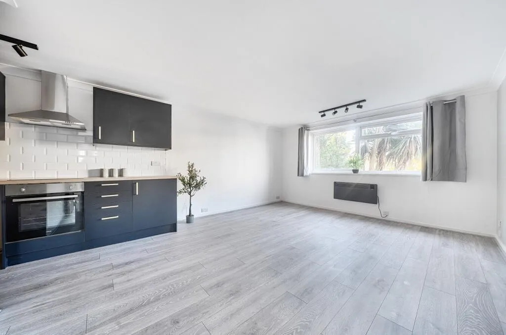 2 bed flat to rent, Anson Drive, SO19