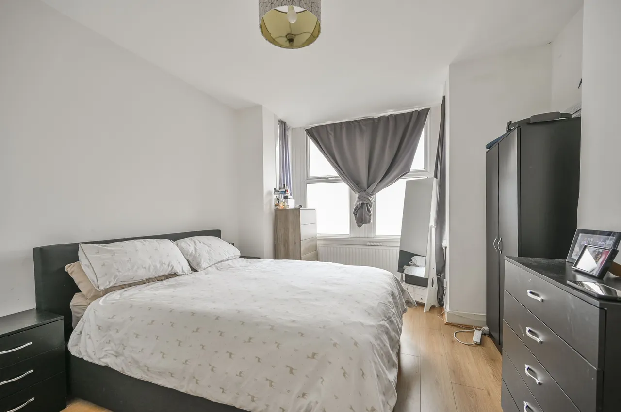76 Westbury Avenue, London, photo 2