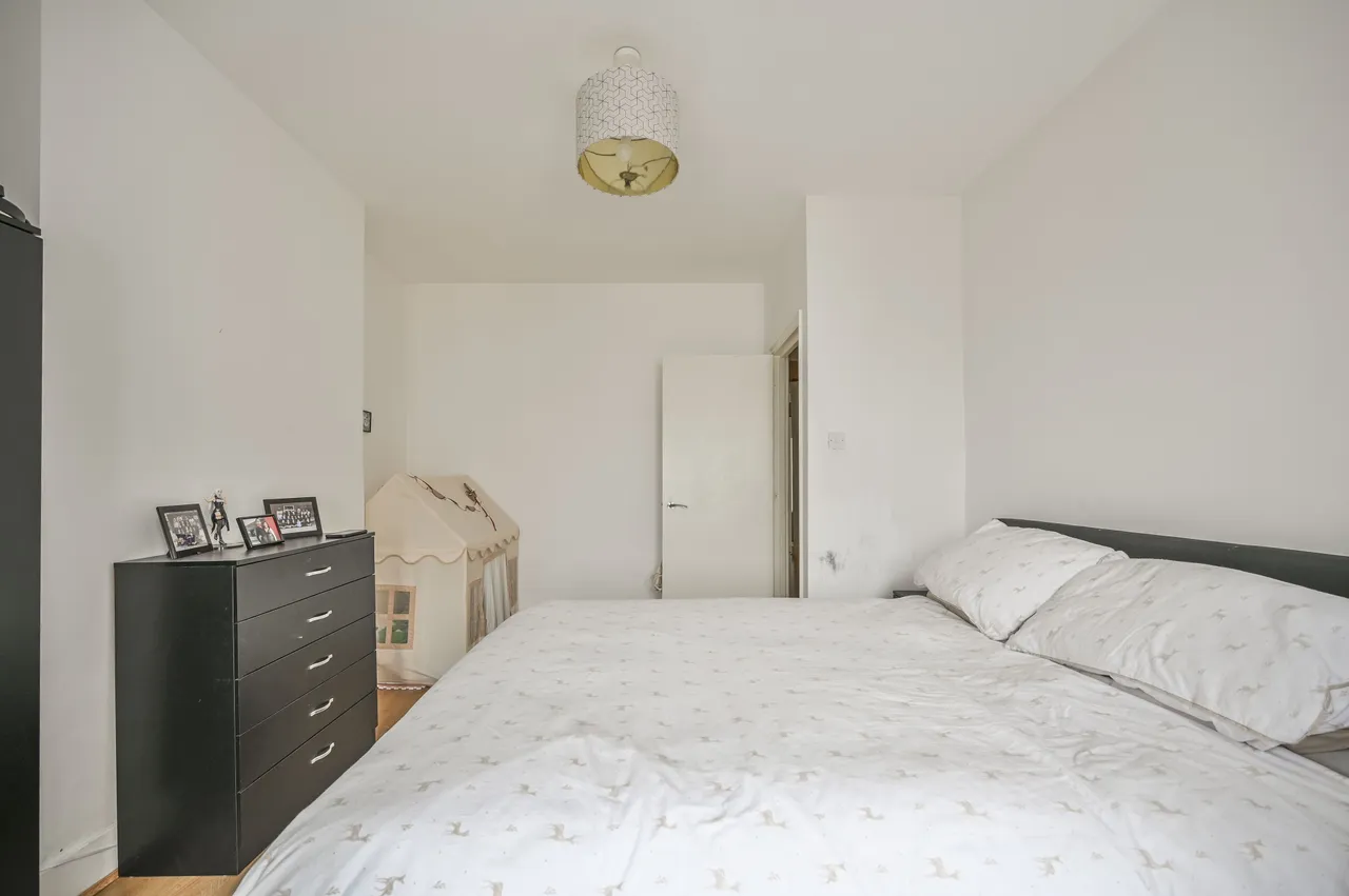 76 Westbury Avenue, London, photo 3