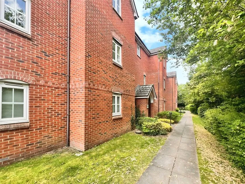 2 bed flat for sale — Hendeley Court, Burton-on-Trent, Staffordshire, DE14