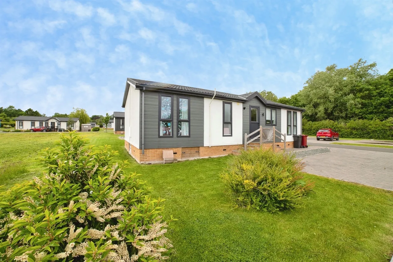 2 bed park home for sale, Mickley Lane, Stretton, DE55