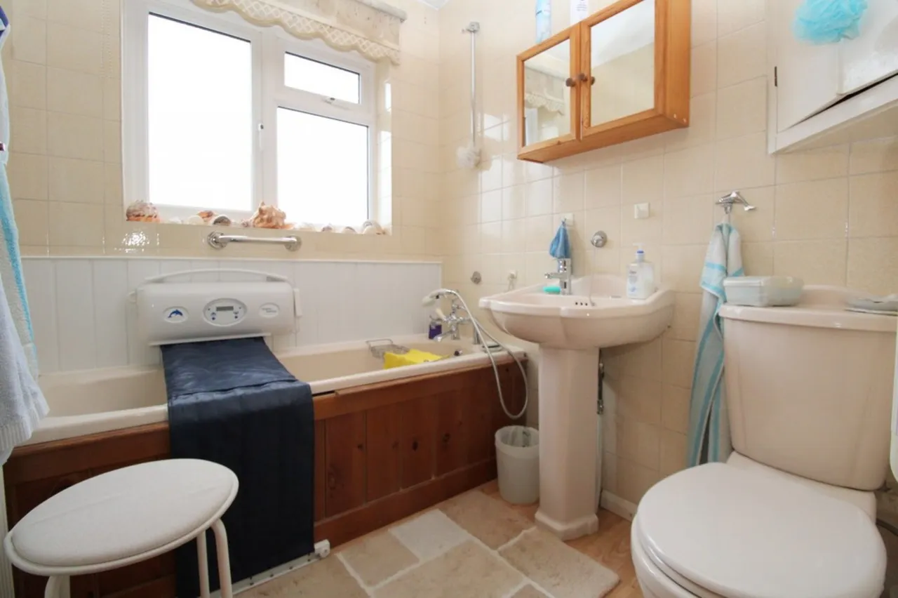 Chessholme Road, Ashford, photo 11