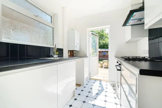 Connaught Road, Barnet, EN5, photo 2