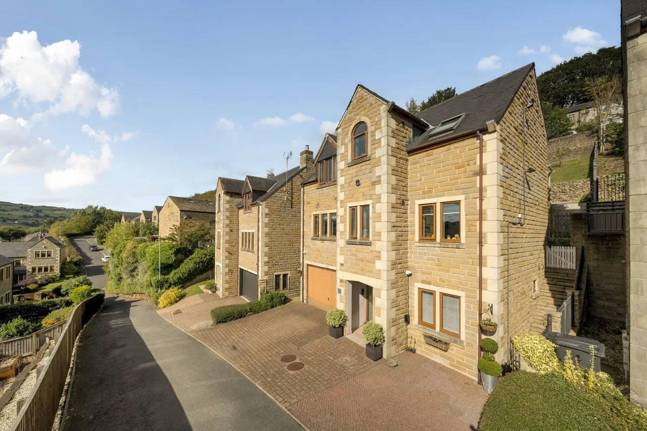4 bed house for sale, The Meadows, Sowerby Bridge, HX6