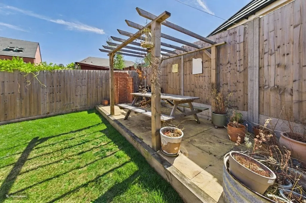 Pankhurst Close, East Leake, photo 17