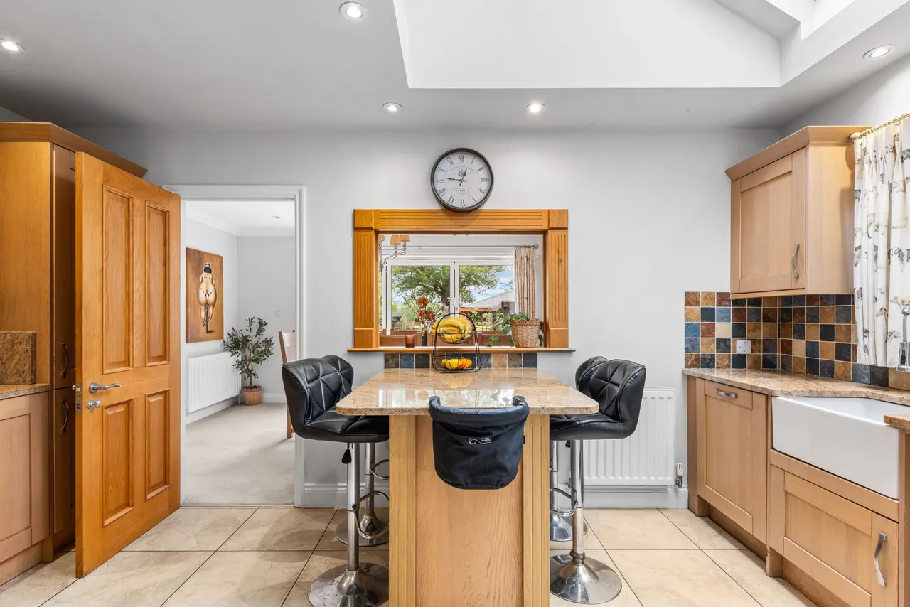 Bunce Common Road, Leigh, RH2, photo 9