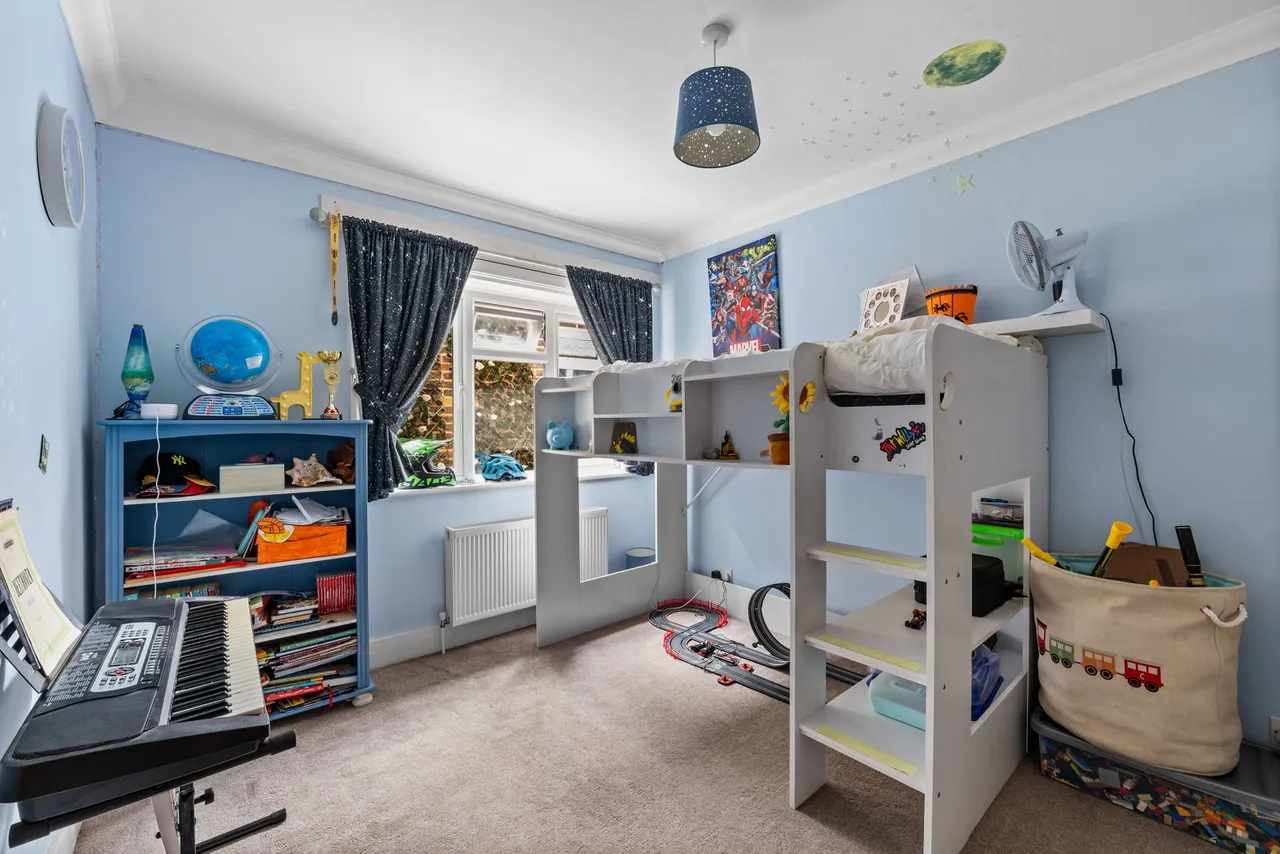 Bunce Common Road, Leigh, RH2, photo 15