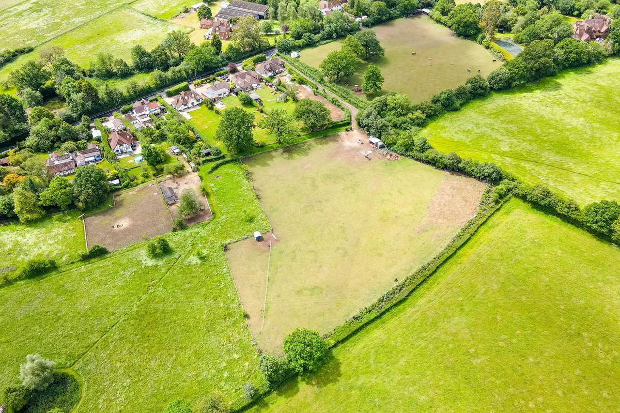 Bunce Common Road, Leigh, RH2, photo 24