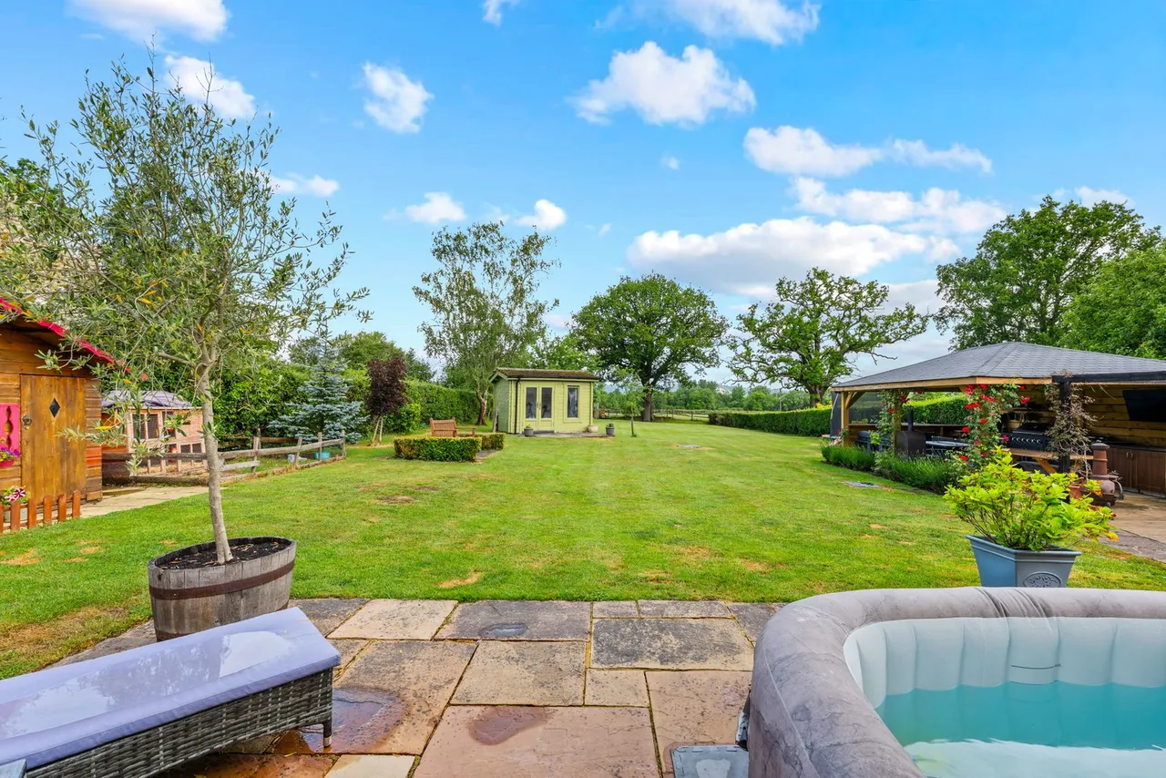 Bunce Common Road, Leigh, RH2, photo 19