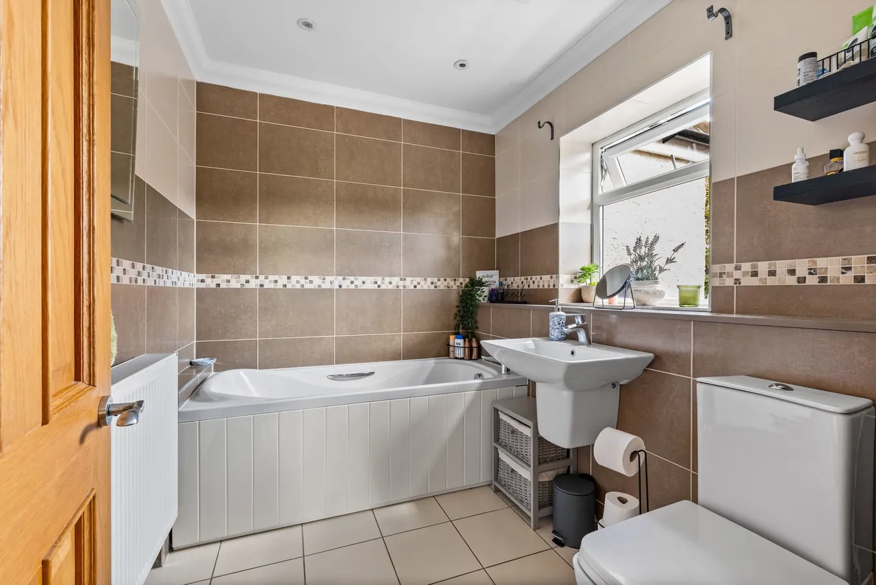 Bunce Common Road, Leigh, RH2, photo 13