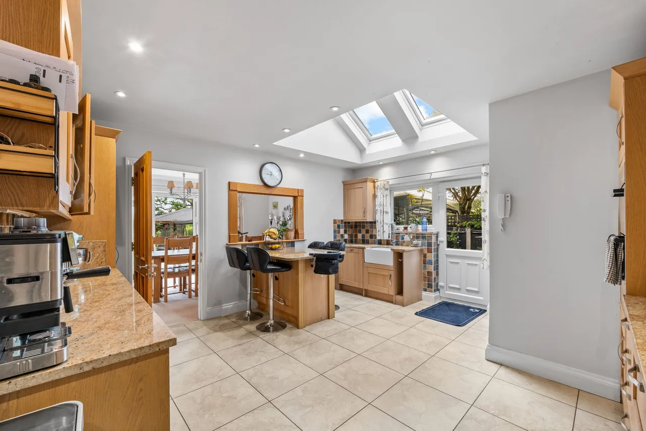 Bunce Common Road, Leigh, RH2, photo 7