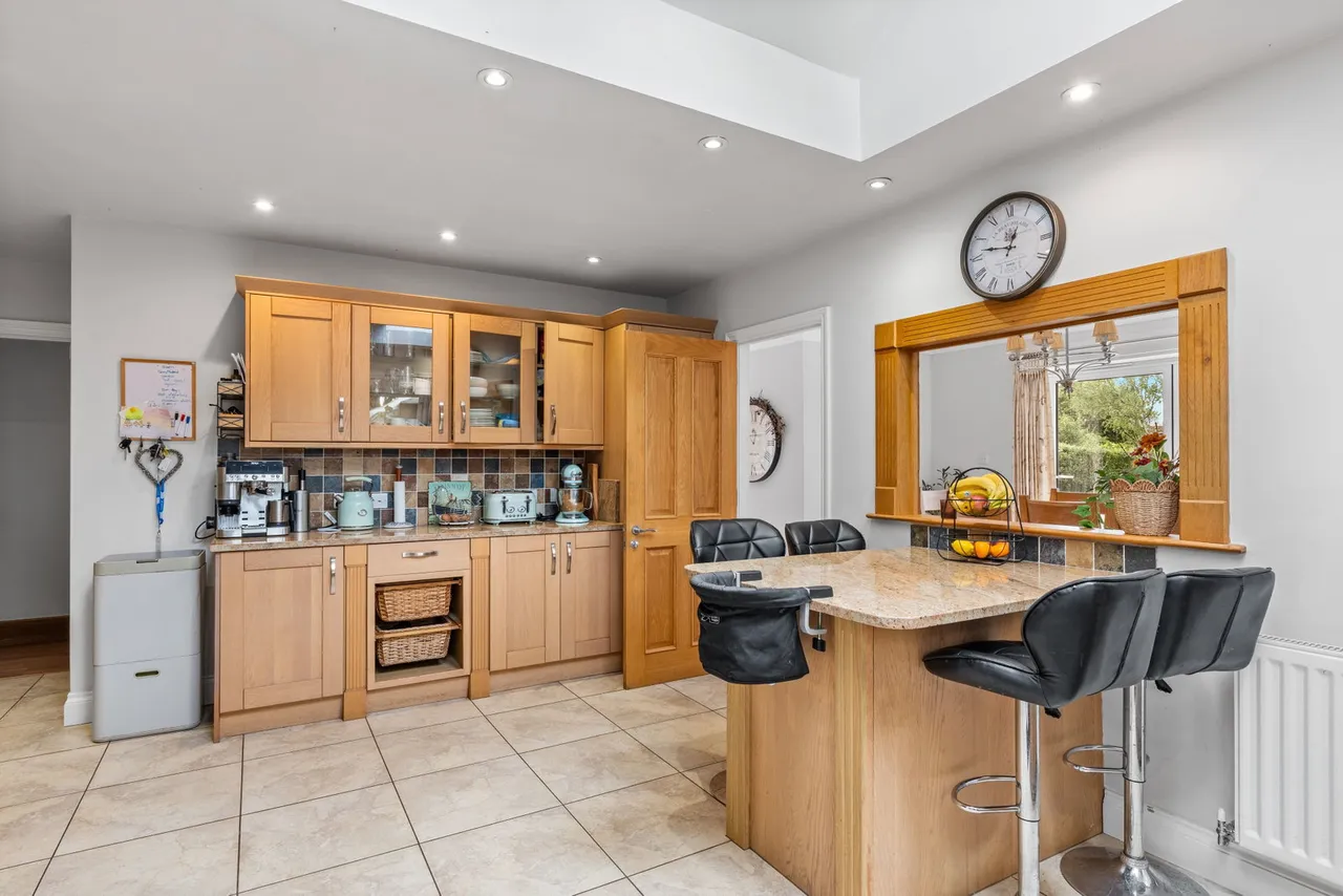 Bunce Common Road, Leigh, RH2, photo 10