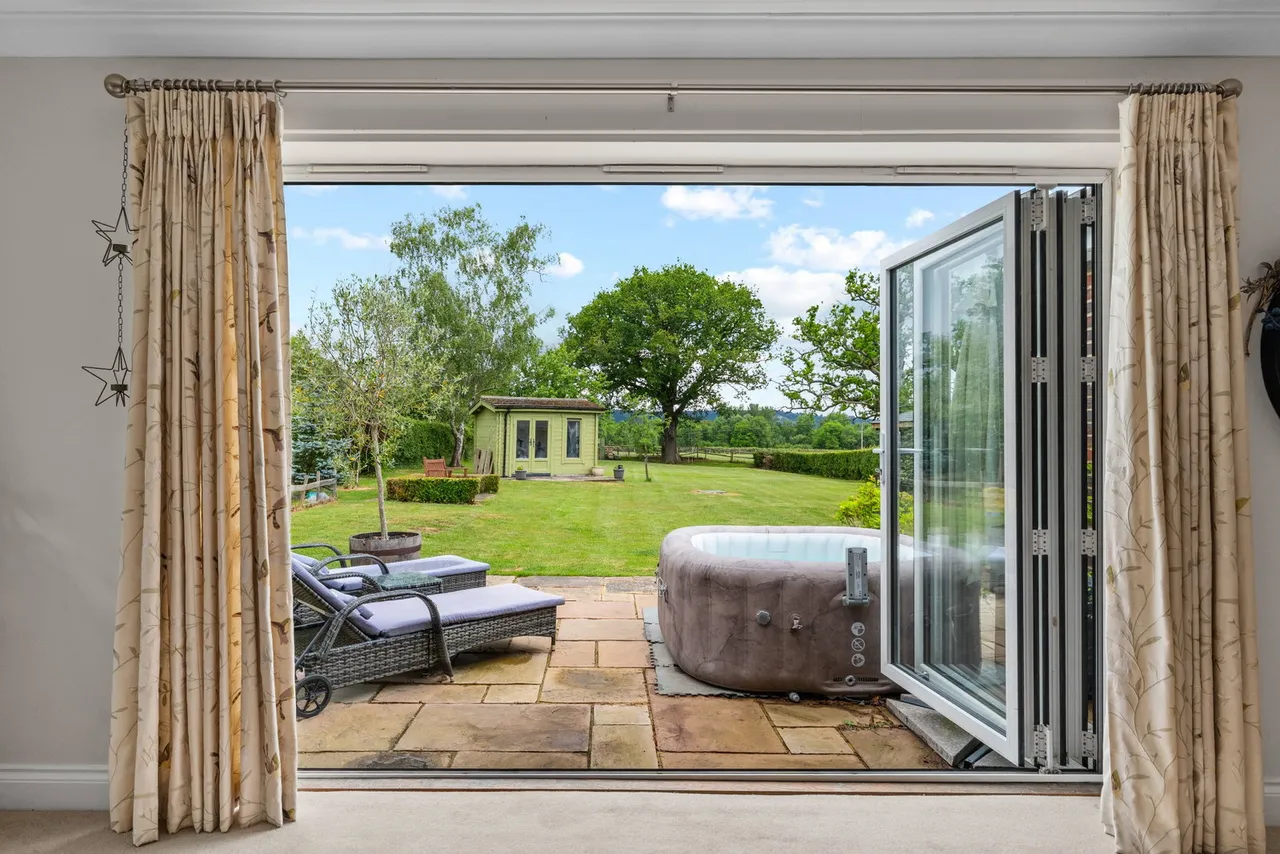 Bunce Common Road, Leigh, RH2, photo 18