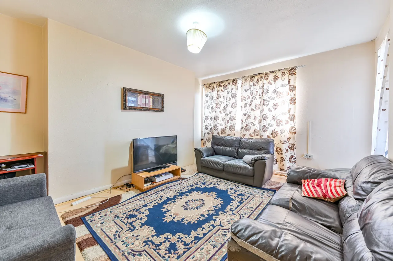 23 Chadworth House, Green Lanes, London, photo 2