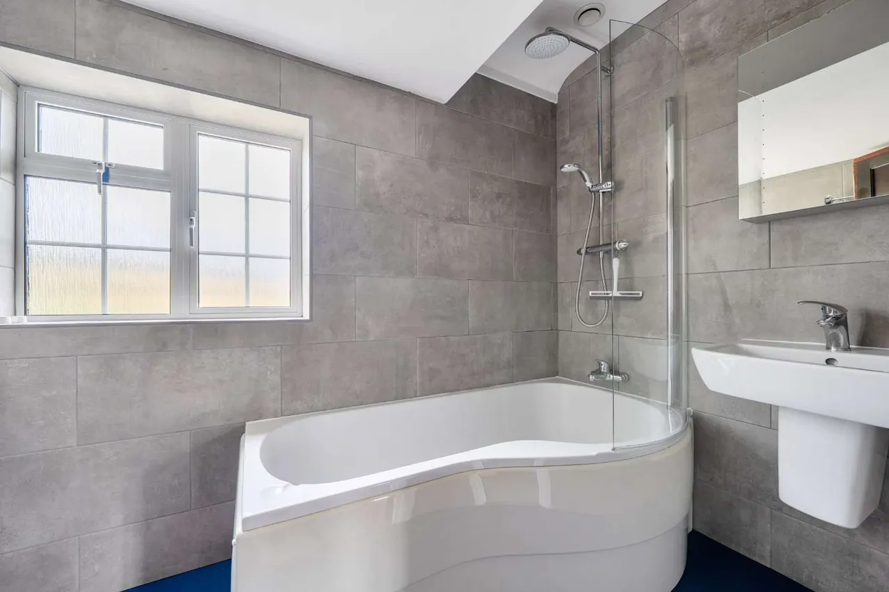 Gaston Lane, Upper Farringdon, GU34, photo 5