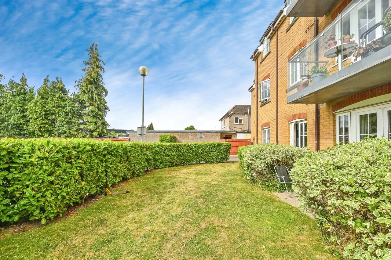 St. Albans Road, Watford, photo 2