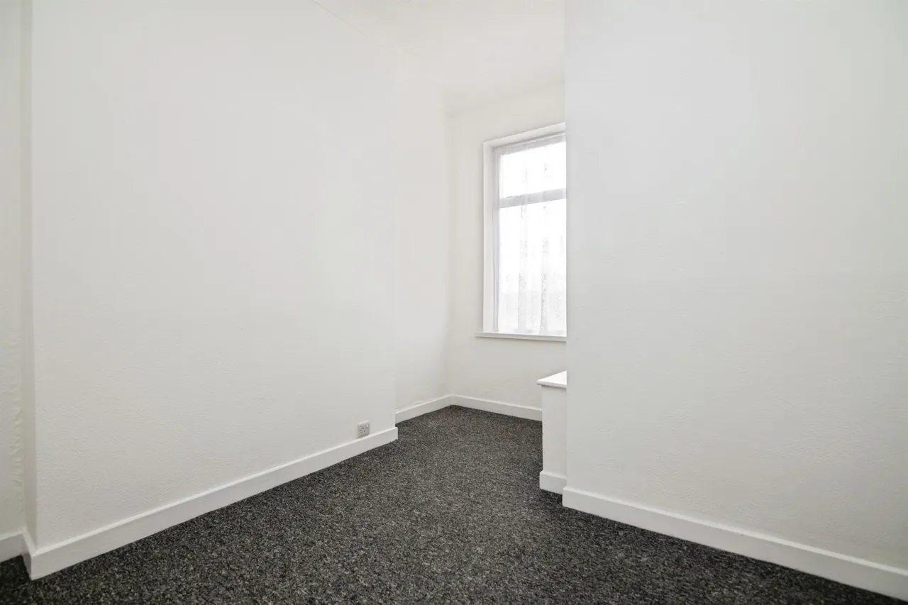 Hall Green Road, WEST BROMWICH, photo 8