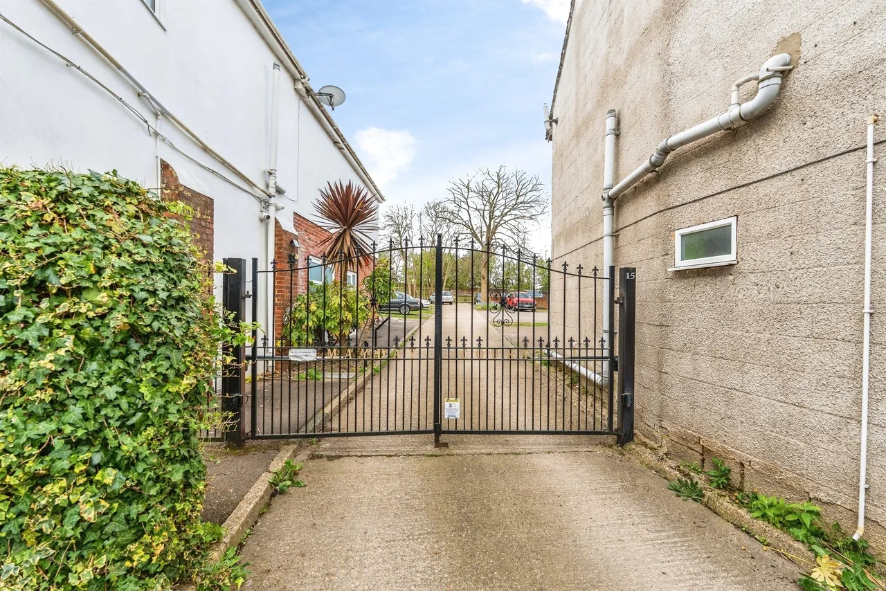1 bed flat for sale — Rumbridge Street, Totton, Southampton