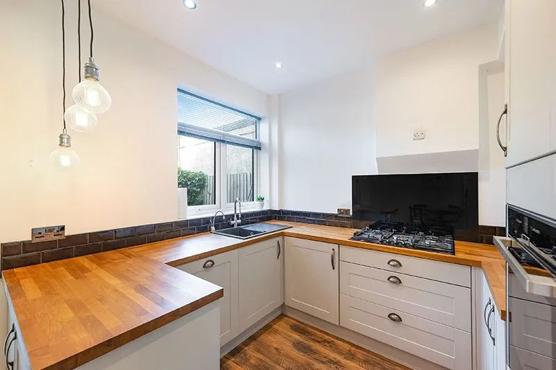 Stoneleigh Avenue, Worcester Park, Surrey, KT4 8XZ, photo 3