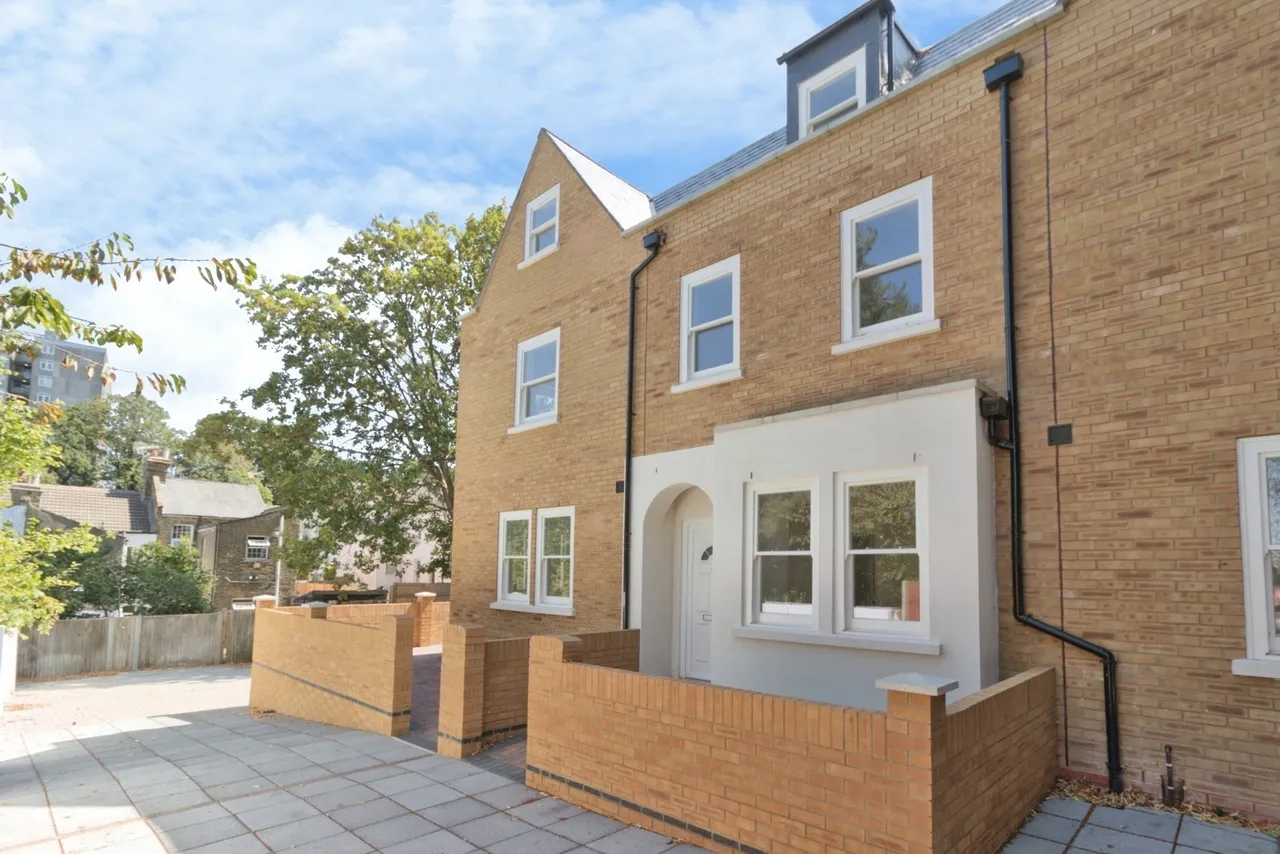 3 bed house for sale, Mount Nod Close, London, SE18