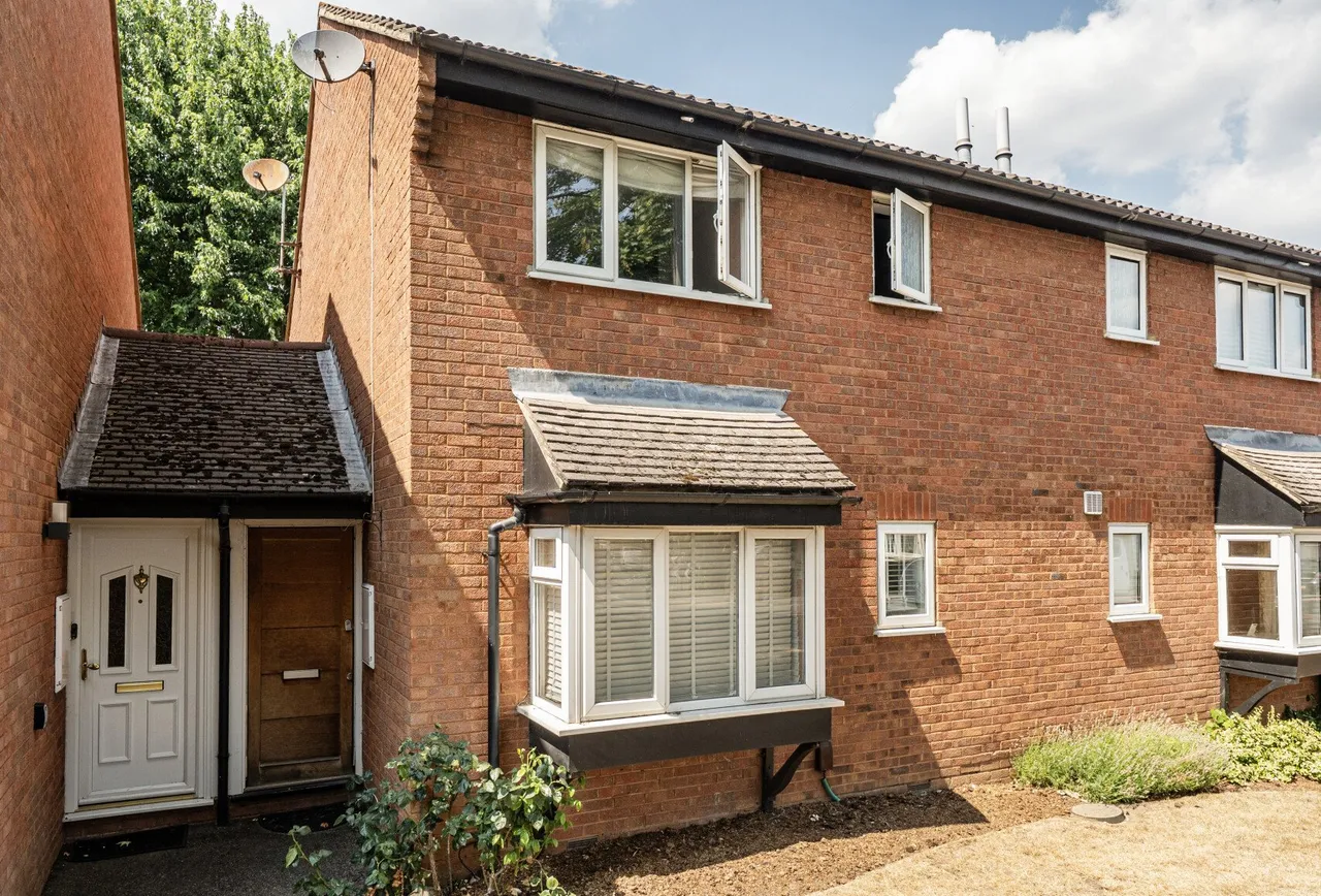 Firs Close, Mitcham, CR4 1AX, photo 2