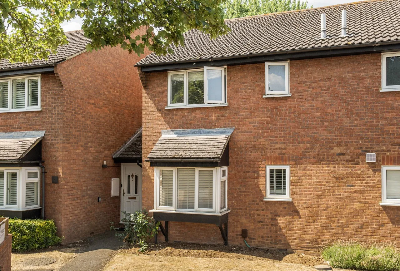 1 bed flat for sale — Firs Close, Mitcham, CR4 1AX