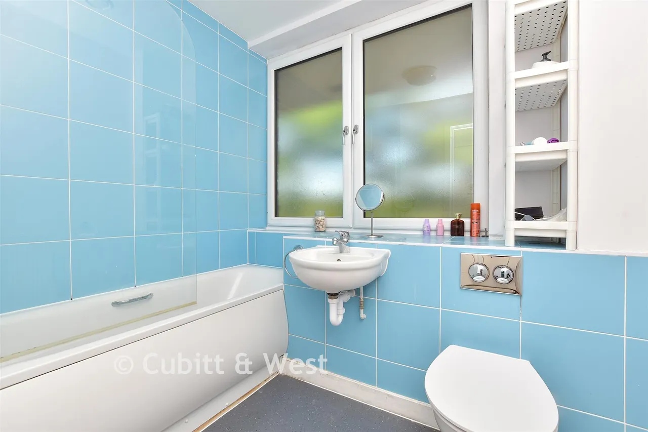 Challenge Court, Leatherhead, KT22, photo 9