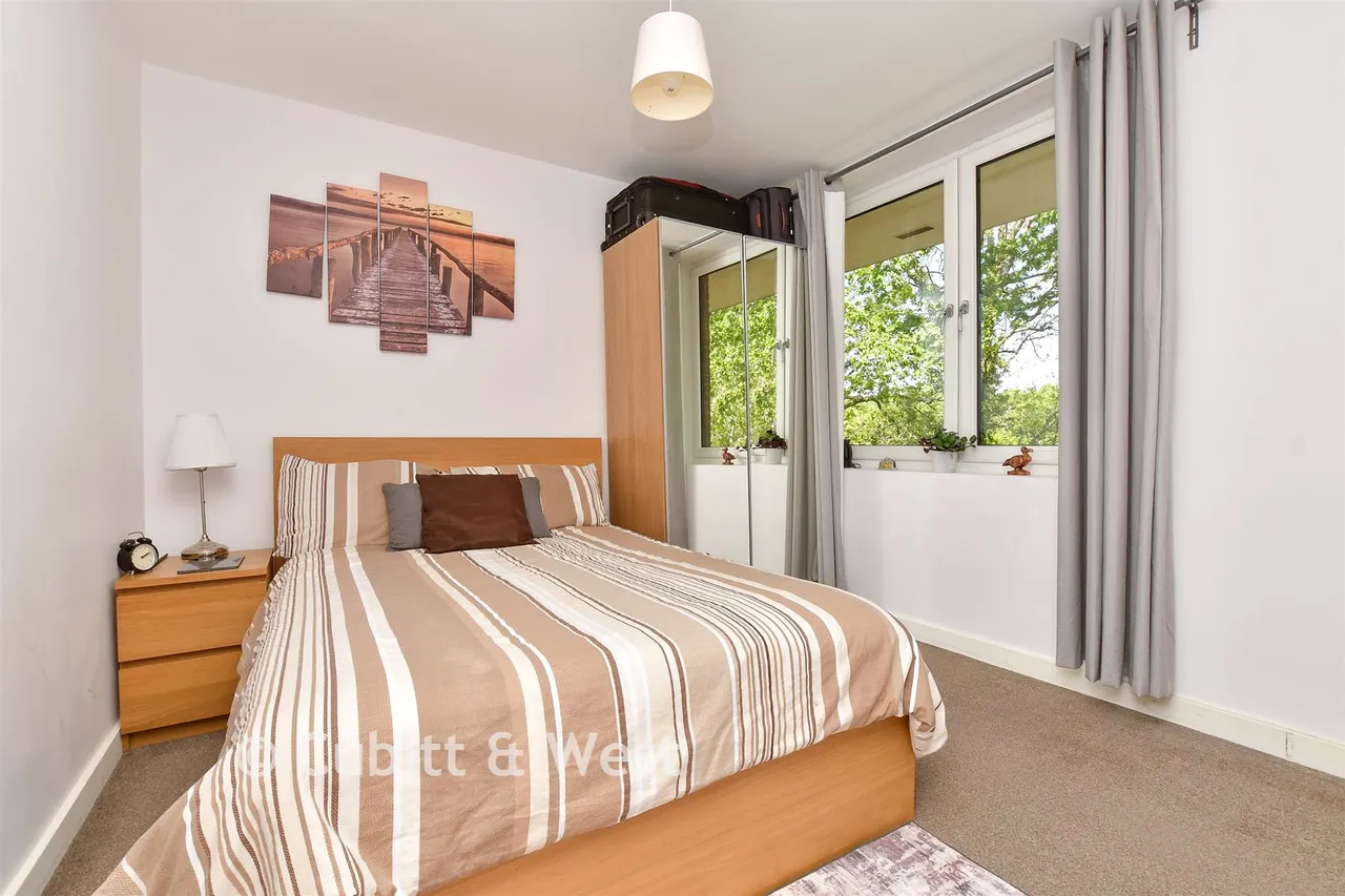 Challenge Court, Leatherhead, KT22, photo 6